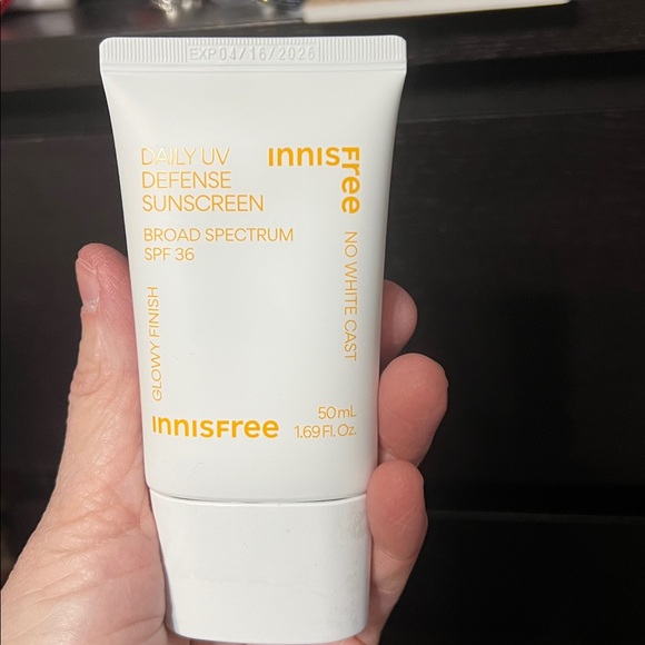 NEW Daily UV Defense Sunscreen SPF 36 - Green - Picture 2 of 2